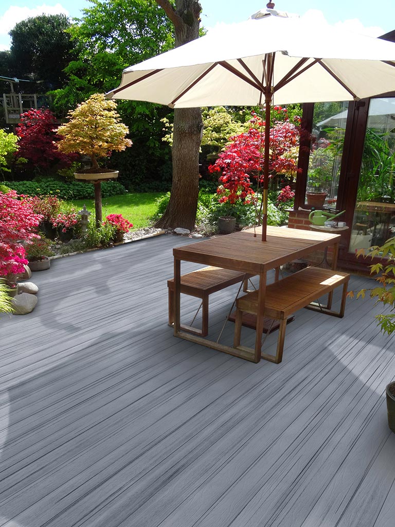 Moistureshield backyard deck example using Elevate deck boards